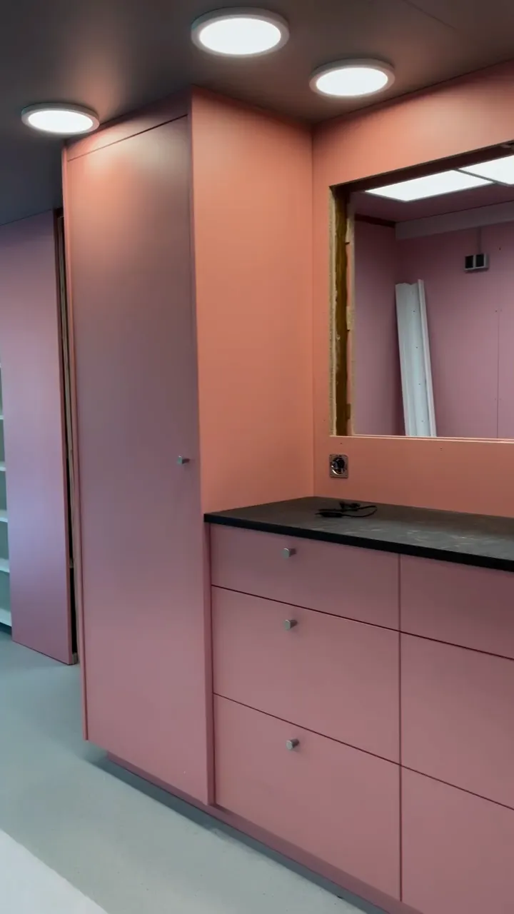 Ladenbau Süße Alm im Allgäu Skyline Park — Ausbau und Möblierung